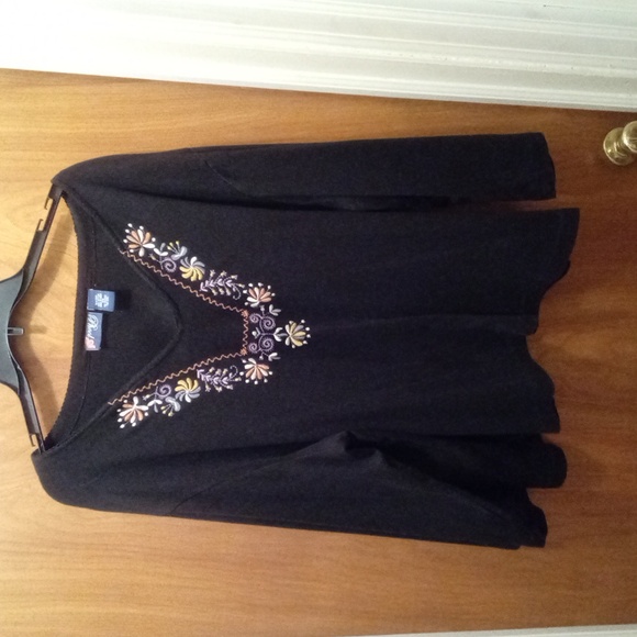 Embroidered Knit Top 3X - Picture 2 of 7